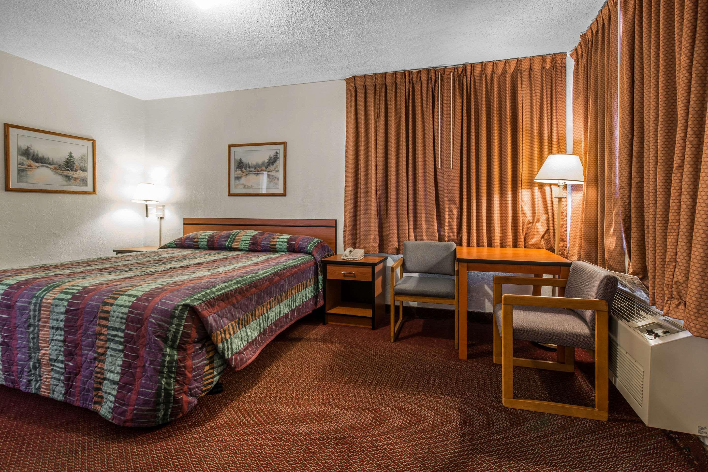 Rodeway Inn & Suites Colorado Springs Exterior foto