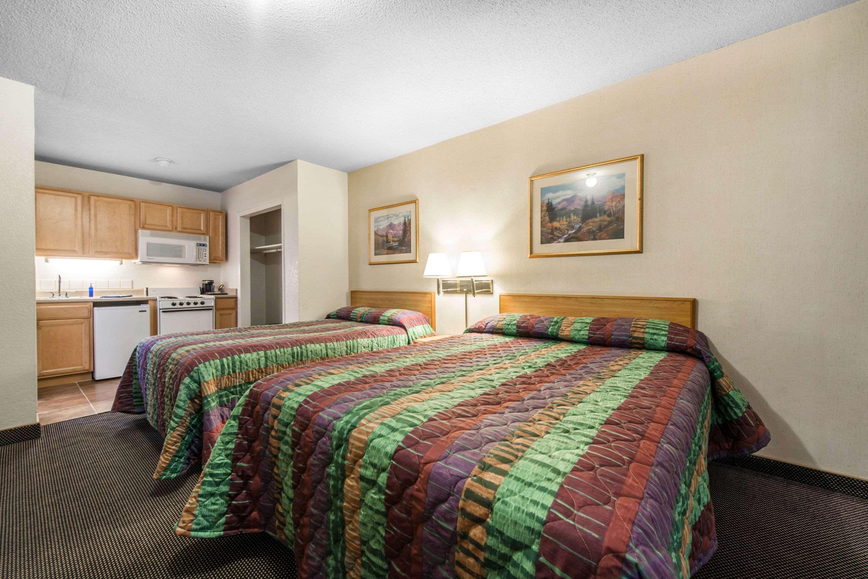 Rodeway Inn & Suites Colorado Springs Exterior foto