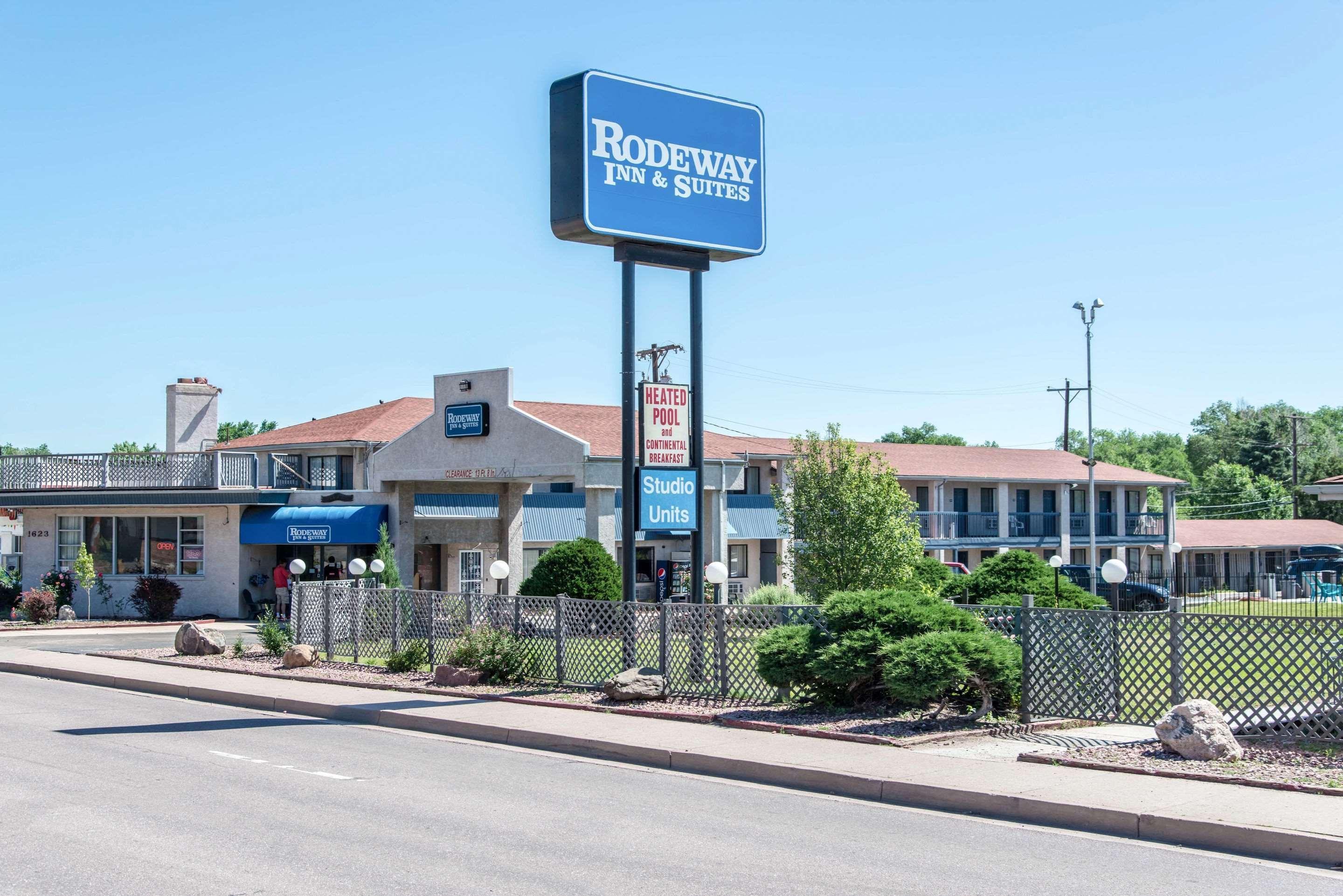 Rodeway Inn & Suites Colorado Springs Exterior foto